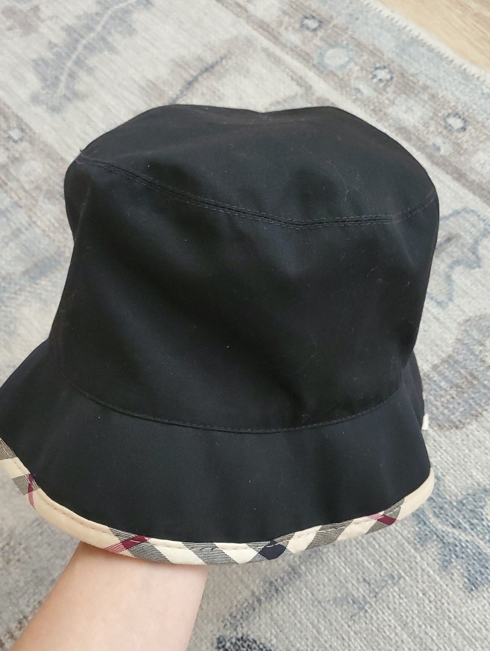 Burberry Black Bucket Hat with Plaid Check Trim szM